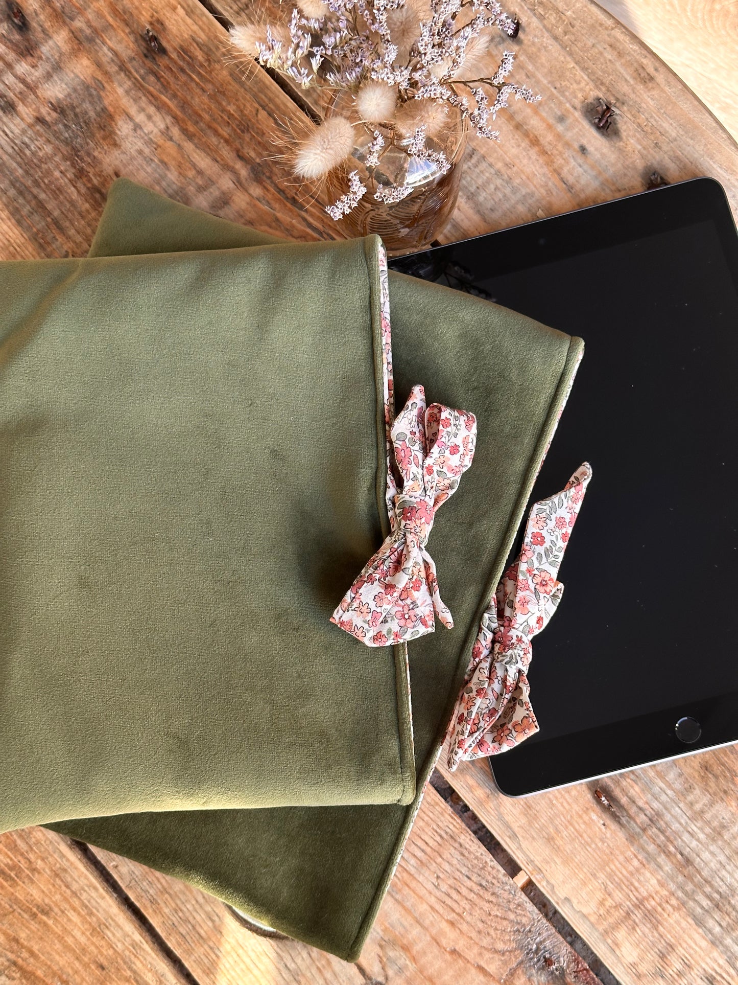 Pochette à livre kaki velours