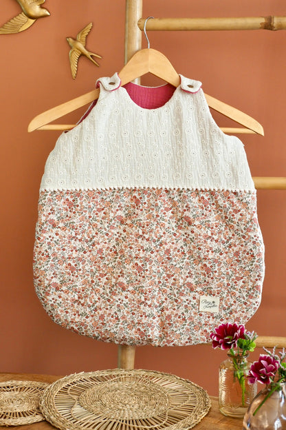 Gigoteuse turbulette bébé framboise à fleurs