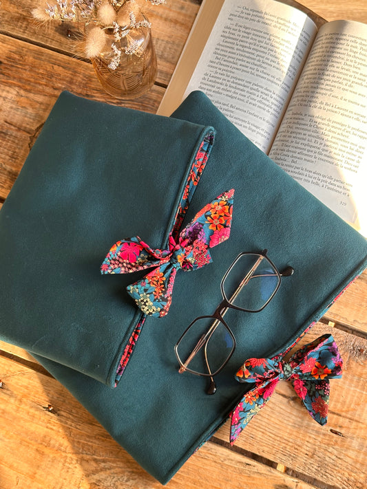 Pochette en velours bleu pour livre