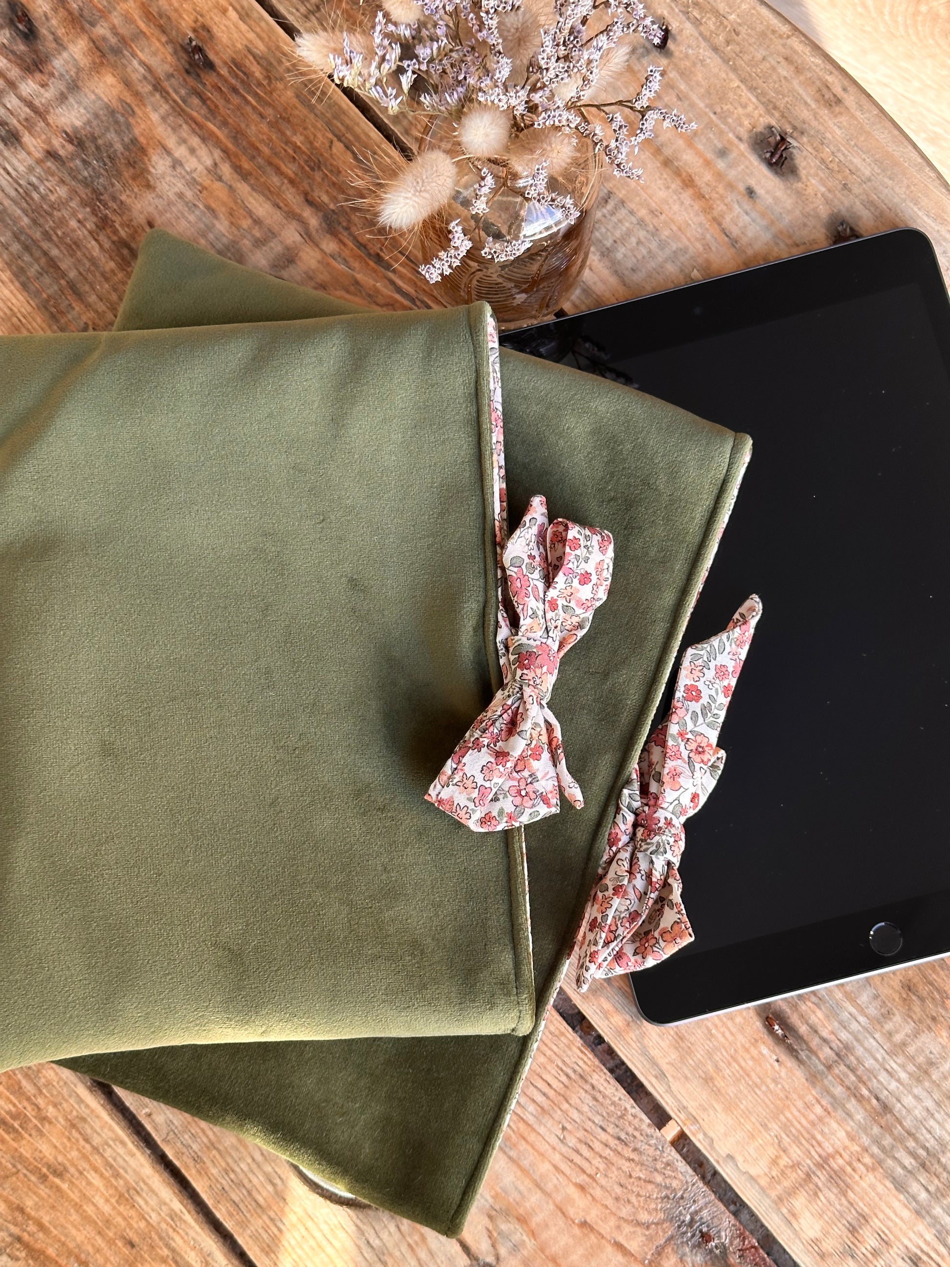 Pochette à livre kaki velours