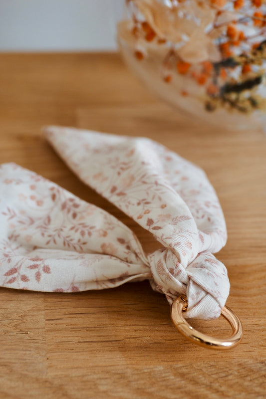 Porte clés bijou de sac à fleurs romantique